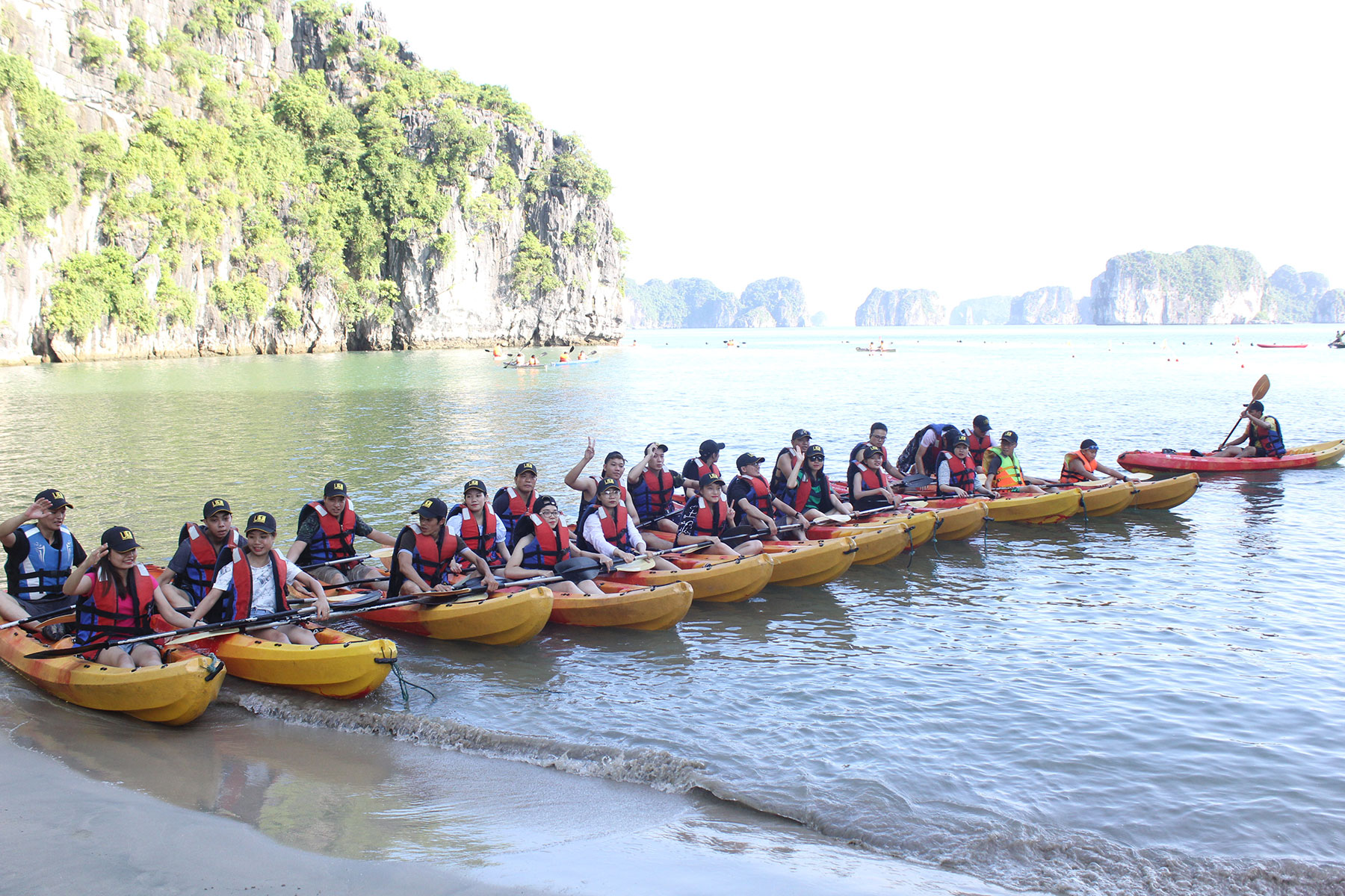 Halong Bay vs Lan Ha Bay view