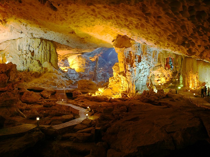 Sung Sot Cave Halong