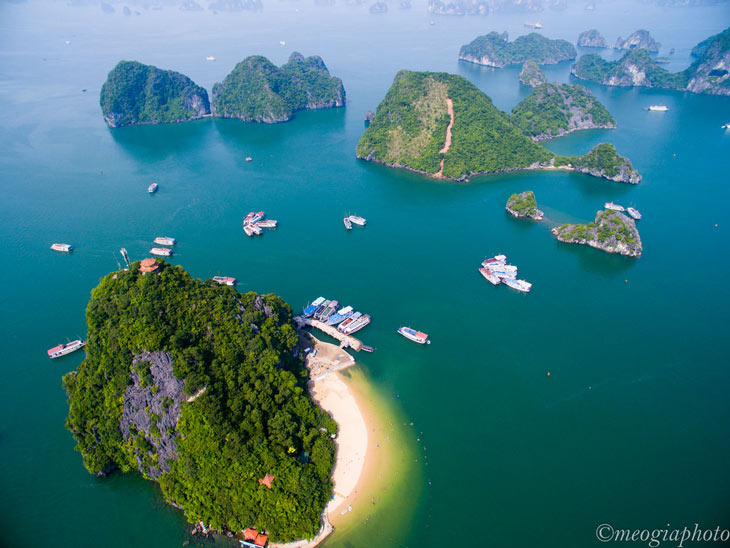 Historical sites, beaches, attractions can not be missed when coming to Ha Long