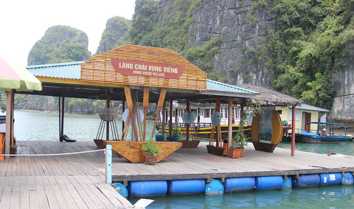 Kayaking to explore Vung Vieng fishing village
