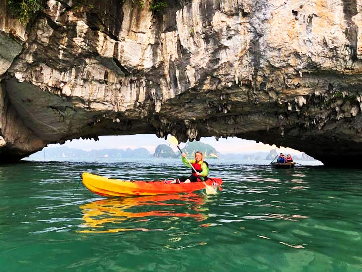 Kayaking to explore Vung Vieng fishing village