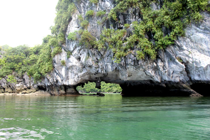 Explore Lan Ha Bay the second Ha Long Bay in the North