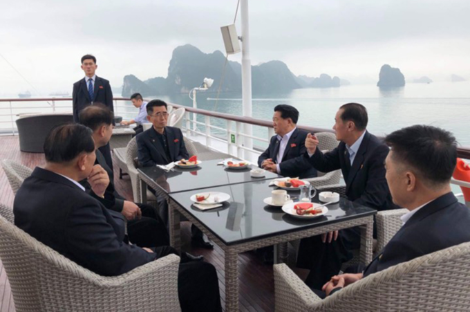 North Korean delegation tours Ha Long Bay