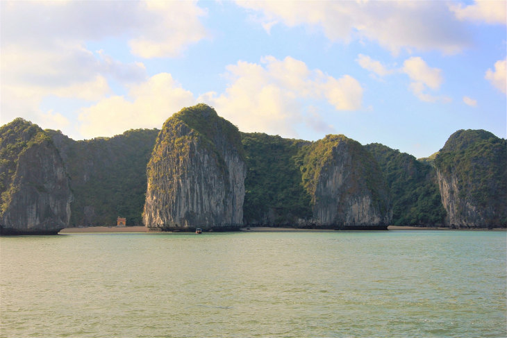 The "Three peaches" beach and the romantic love story!